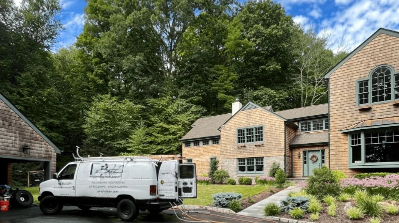 Medina Power Washing power washing crew working in Wadsworth, OH